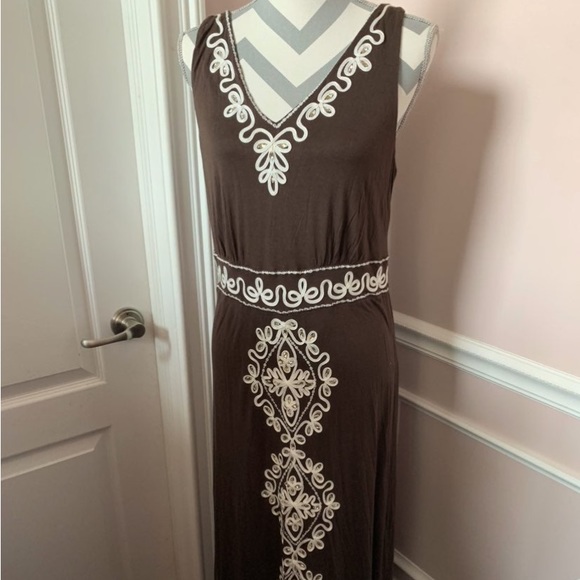 GORGEOUS MAXI DRESS W/LOTS OF BEAUTIFUL LACE & BEADS ALL OVER DRESS SIZE-PLUS 0X - Picture 1 of 8